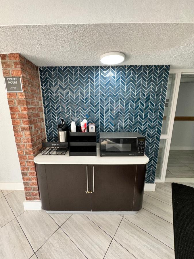 Studio 6 Suites East Syracuse Airport Extérieur photo
