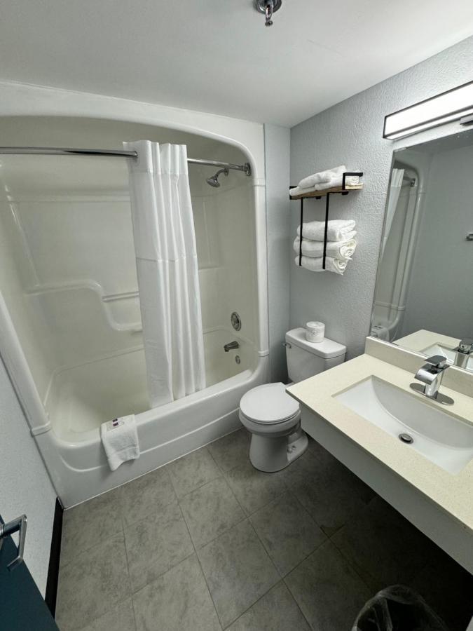 Studio 6 Suites East Syracuse Airport Extérieur photo
