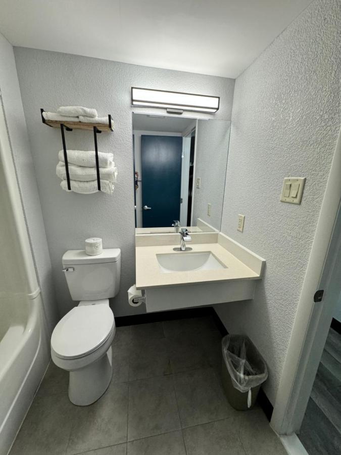 Studio 6 Suites East Syracuse Airport Extérieur photo
